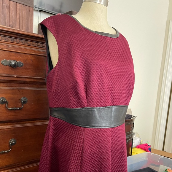 London Style Collection Maroon Quilted Dress - Picture 2 of 6